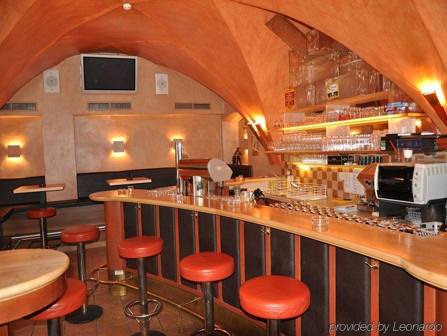 金色阿德勒瓦腾斯酒店 瓦滕斯 餐厅 照片